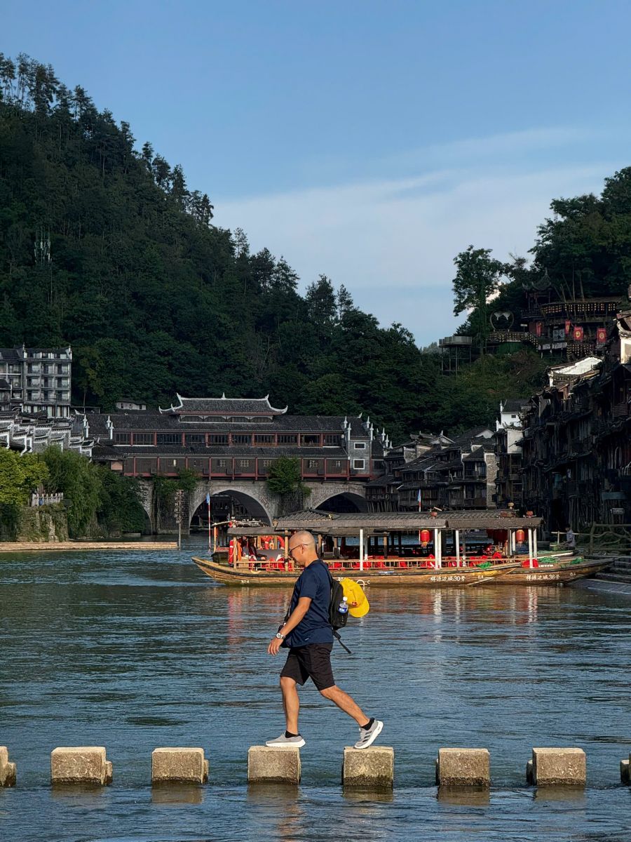 Phố cổ ven sông Đà Giang 